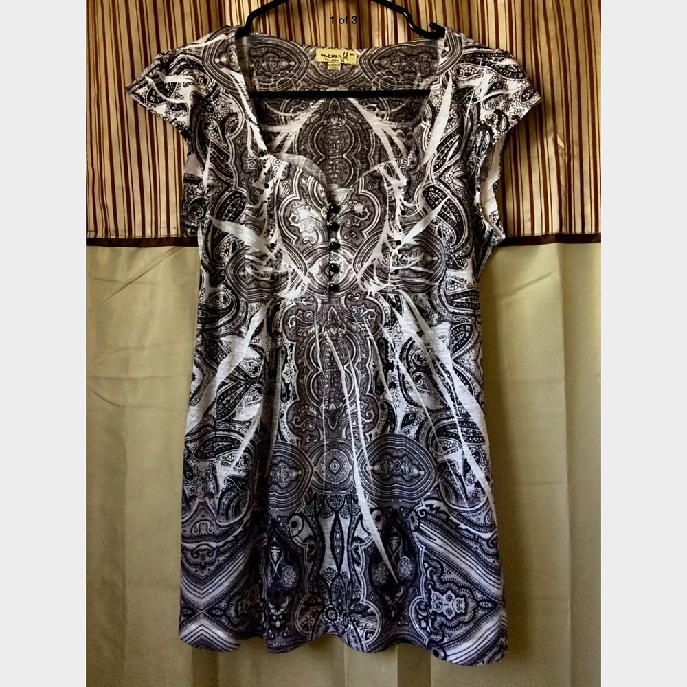 One World Black/White/Gray Ladies Top